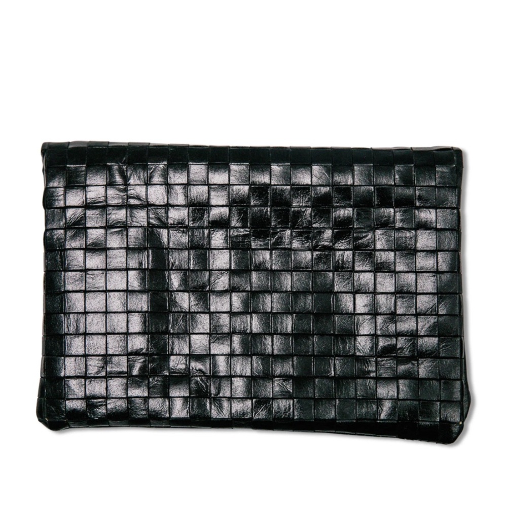 Maru Clutch Woven